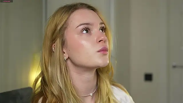 Snapshot of Cyberheart_ chatting on November 2025 03:01:01 PM Cyberheart online show from November 2025 03:01:01 PM