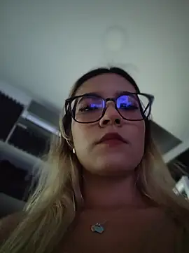 Pretty roxxyy online show from April 2026 11:19:01 AM