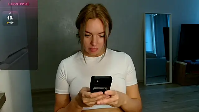 Snapshot of Eva___forever chatting on October 2025 01:25:02 AM Eva forever online show from October 2025 01:25:02 AM