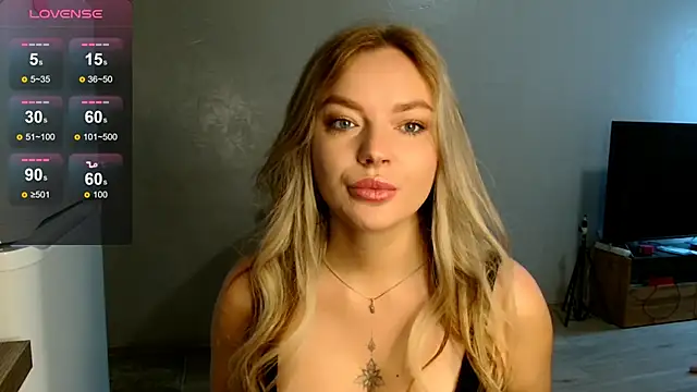 Snapshot of Eva___forever chatting on October 2025 03:08:01 AM Eva forever online show from October 2025 03:08:01 AM