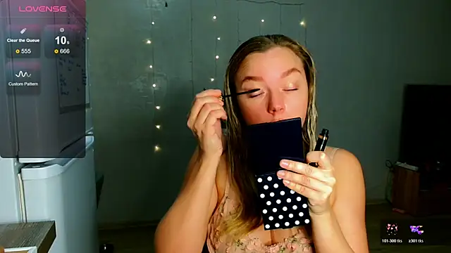 Snapshot of Eva___forever chatting on December 2025 02:21:01 AM Eva forever online show from December 2025 02:21:01 AM