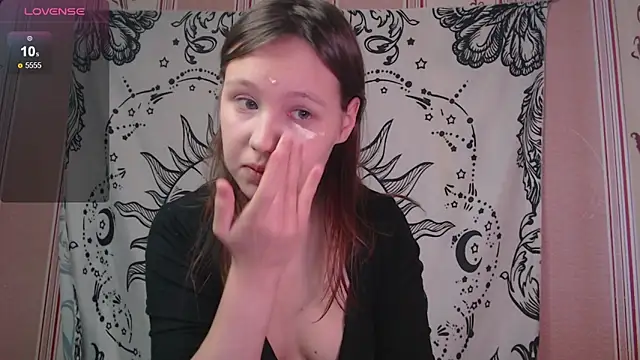 Snapshot of Thighswithspikes chatting on October 2025 09:21:02 AM Thighswithspikes online show from October 2025 09:21:02 AM