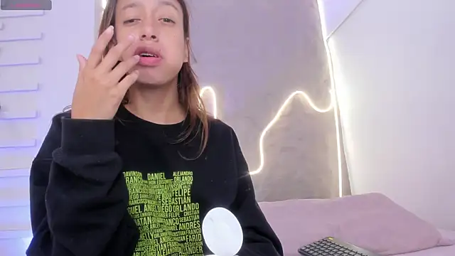 Dulce Quintana online show from November 2025 12:18:01 PM