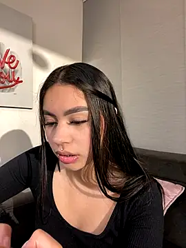 Snapshot of Cristina_pinkk chatting on October 2025 03:50:02 AM Cristina pinkk online show from October 2025 03:50:02 AM