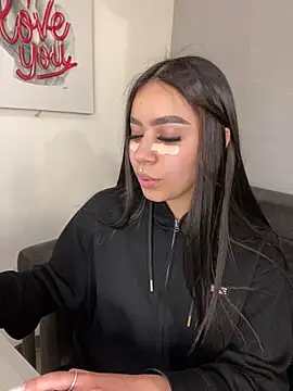 Snapshot of Cristina_pinkk chatting on October 2025 02:34:01 AM Cristina pinkk online show from October 2025 02:34:01 AM