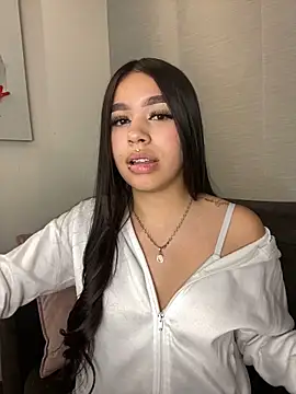 Snapshot of Cristina_pinkk chatting on November 2025 02:32:01 AM Cristina pinkk online show from November 2025 02:32:01 AM