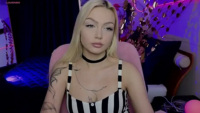 Snapshot of LinaLirian chatting on June 2026 01:12:01 PM LinaLirian online show from June 2026 01:12:01 PM