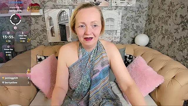 Karen Villis online show from November 2025 09:30:02 AM