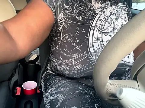 Snapshot of RoyalQueen2u chatting on September 2025 11:11:02 AM RoyalQueen2u online show from September 2025 11:11:02 AM