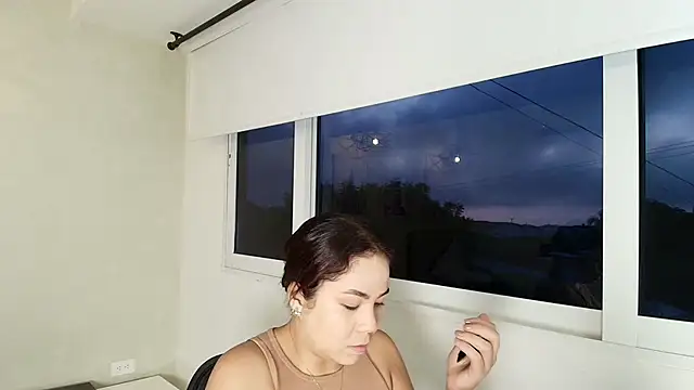  Victoria Collins online show from November 2025 10:48:01 AM