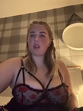 Snapshot of CutieCurvyGirlxo chatting on October 2025 10:09:01 PM CutieCurvyGirlxo online show from October 2025 10:09:01 PM