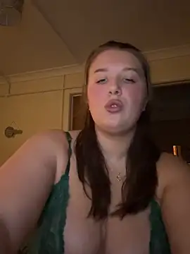 Snapshot of CutieCurvyGirlxo chatting on February 2026 12:03:01 AM CutieCurvyGirlxo online show from February 2026 12:03:01 AM