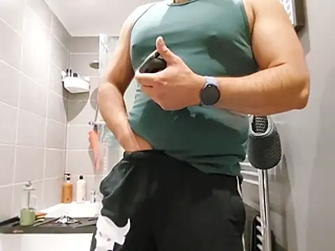 CloudyMuscleBeefy online show from October 2025 12:34:02 PM