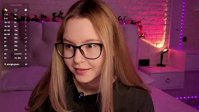 Snapshot of FlowersLover chatting on November 2025 09:02:02 PM FlowersLover online show from November 2025 09:02:02 PM