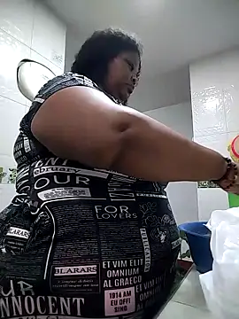 Snapshot of Exoticbigmandy chatting on November 2025 01:04:02 AM Exoticbigmandy online show from November 2025 01:04:02 AM