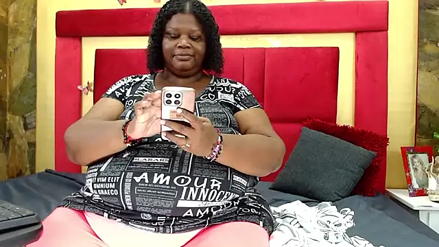 Snapshot of Exoticbigmandy chatting on November 2025 09:19:02 PM Exoticbigmandy online show from November 2025 09:19:02 PM