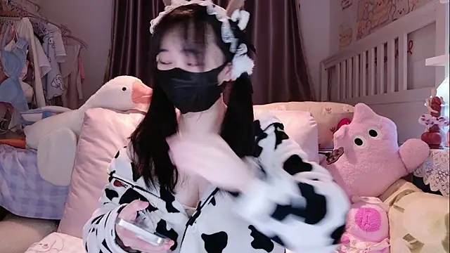 Snapshot of love-uiui chatting on November 2025 02:49:01 PM love-uiui online show from November 2025 02:49:01 PM