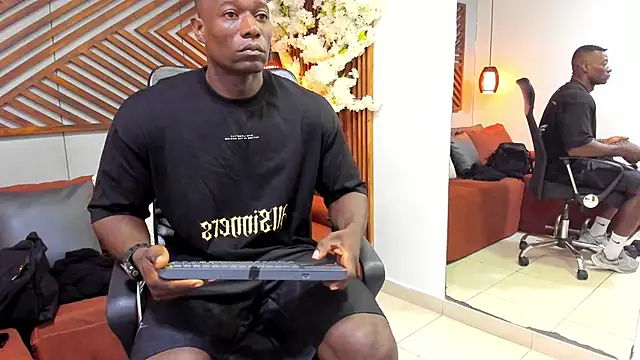 Snapshot of MarcusBlack_ chatting on November 2025 11:42:02 AM MarcusBlack online show from November 2025 11:42:02 AM