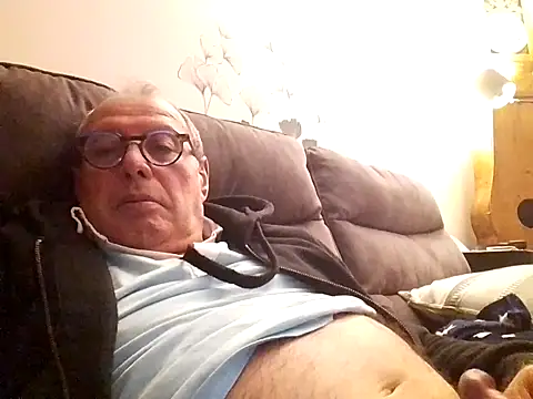 Snapshot of Vince072 chatting on October 2025 06:38:02 PM Vince072 online show from October 2025 06:38:02 PM