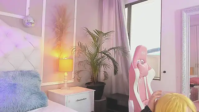 lizy portman online show from December 2025 08:38:02 PM