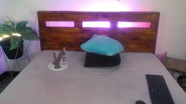 Snapshot of Yeseniaa25_ chatting on October 2025 12:56:02 PM Yeseniaa25 online show from October 2025 12:56:02 PM