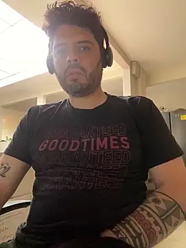 Snapshot of uto857 chatting on November 2025 08:35:02 PM uto857 online show from November 2025 08:35:02 PM