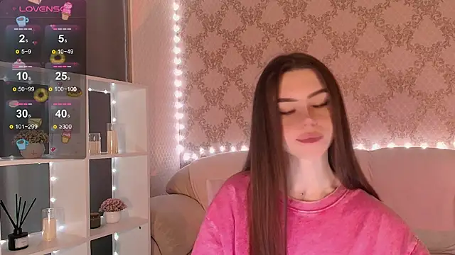 Snapshot of HolyMiax chatting on November 2025 03:28:02 AM HolyMiax online show from November 2025 03:28:02 AM