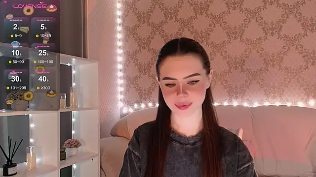 Snapshot of HolyMiax chatting on November 2025 03:28:01 AM HolyMiax online show from November 2025 03:28:01 AM