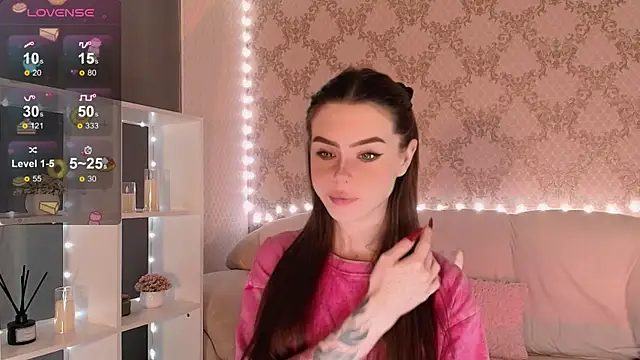 Snapshot of HolyMiax chatting on November 2025 03:10:02 AM HolyMiax online show from November 2025 03:10:02 AM