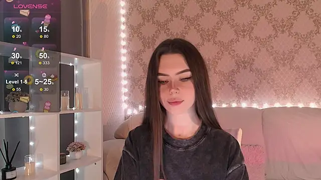 Snapshot of HolyMiax chatting on December 2025 03:45:02 AM HolyMiax online show from December 2025 03:45:02 AM