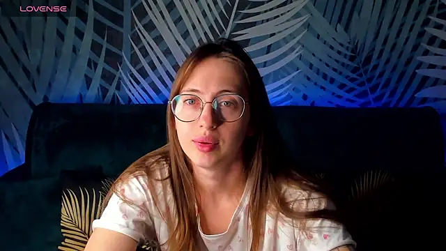 Snapshot of ChristyCrayme chatting on October 2025 11:38:01 PM ChristyCrayme online show from October 2025 11:38:01 PM