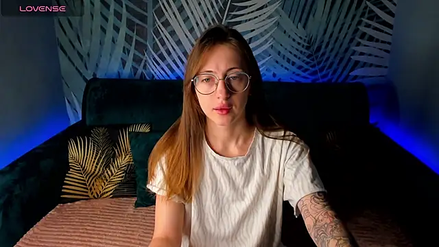 Snapshot of ChristyCrayme chatting on November 2025 10:18:02 PM ChristyCrayme online show from November 2025 10:18:02 PM