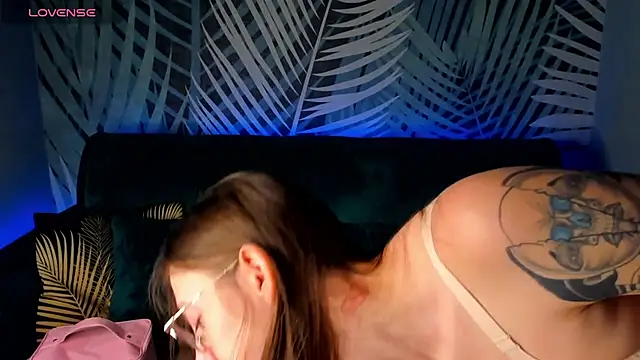 Snapshot of ChristyCrayme chatting on November 2025 10:19:01 PM ChristyCrayme online show from November 2025 10:19:01 PM