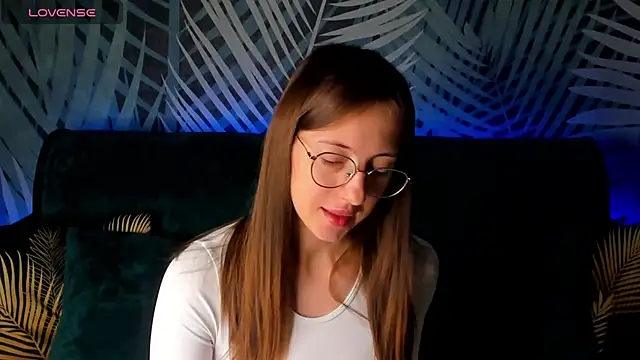 Snapshot of ChristyCrayme chatting on November 2025 10:20:02 PM ChristyCrayme online show from November 2025 10:20:02 PM