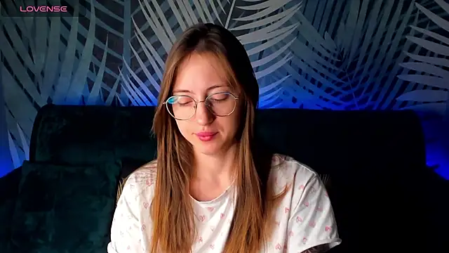 Snapshot of ChristyCrayme chatting on December 2025 10:41:02 PM ChristyCrayme online show from December 2025 10:41:02 PM