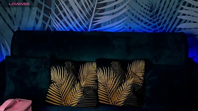 Snapshot of ChristyCrayme chatting on December 2025 10:04:01 PM ChristyCrayme online show from December 2025 10:04:01 PM