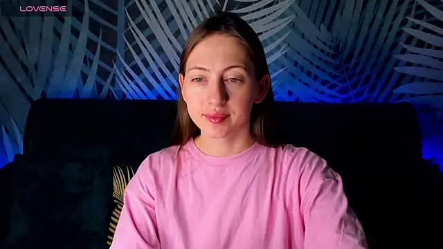 Snapshot of ChristyCrayme chatting on December 2025 10:04:02 PM ChristyCrayme online show from December 2025 10:04:02 PM