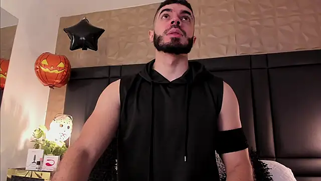 AxelThompson  online show from October 2025 12:59:01 PM