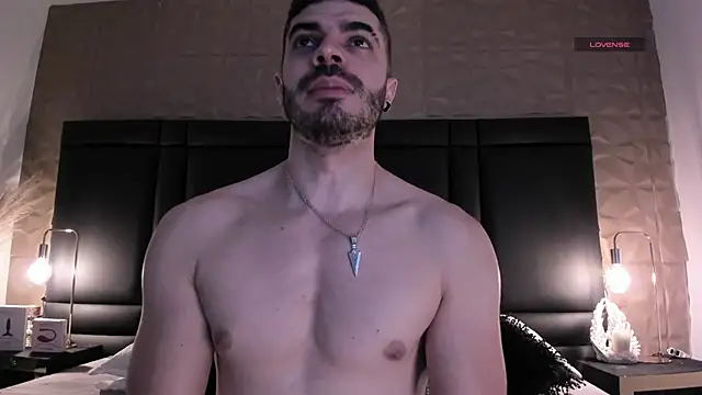 AxelThompson  online show from November 2025 11:09:02 AM