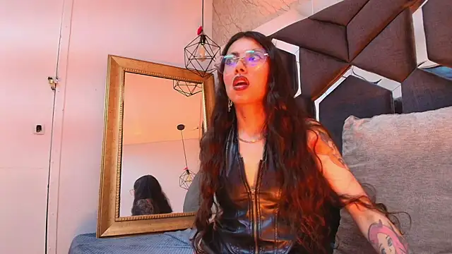 Snapshot of viollettaa_ chatting on November 2025 06:23:02 PM viollettaa online show from November 2025 06:23:02 PM