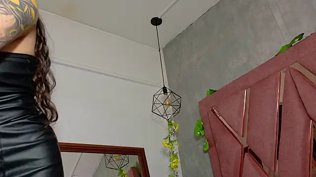 Snapshot of viollettaa_ chatting on December 2025 06:59:02 PM viollettaa online show from December 2025 06:59:02 PM