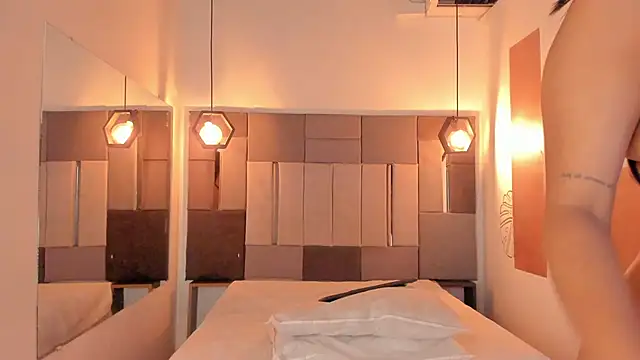 FreyrStone online show from April 2026 08:58:01 PM