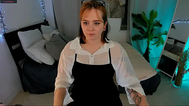 lunaalli online show from October 2025 03:57:02 PM