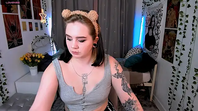 lunaalli online show from November 2025 01:56:02 PM