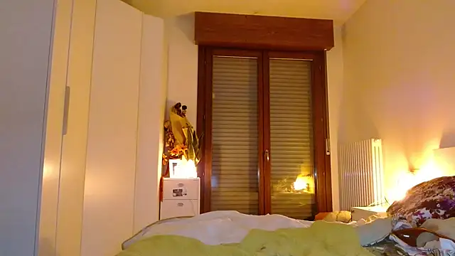 Snapshot of refem9 chatting on October 2025 05:19:02 PM refem9 online show from October 2025 05:19:02 PM