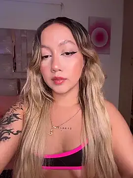 Snapshot of Becca_Johnson_u chatting on November 2025 02:21:01 AM Becca Johnson u online show from November 2025 02:21:01 AM