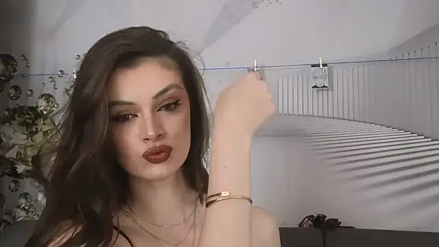 Snapshot of EvoletteLouLou chatting on October 2025 01:31:01 PM EvoletteLouLou online show from October 2025 01:31:01 PM