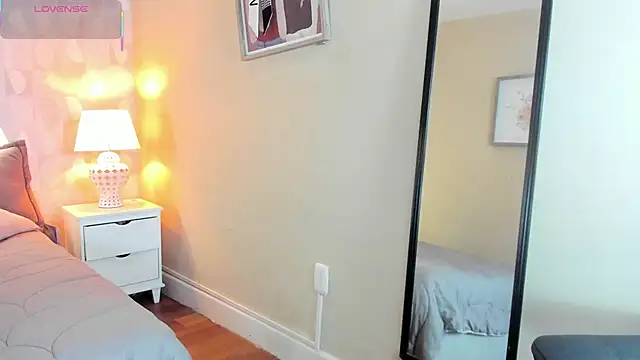 isabella milf  online show from September 2025 07:04:02 PM