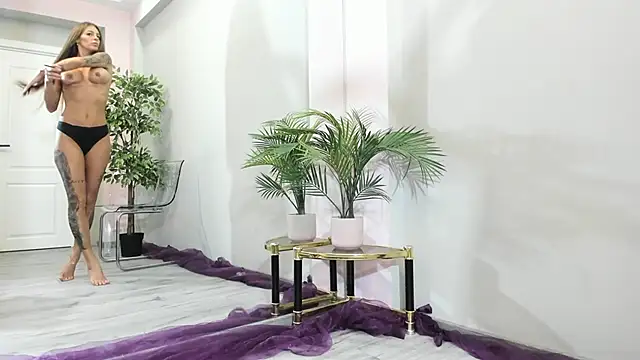 Snapshot of MayaHellen chatting on December 2025 05:35:01 AM MayaHellen online show from December 2025 05:35:01 AM