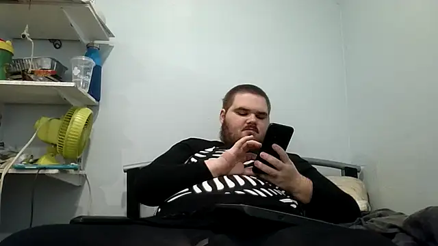 Snapshot of alexthe9t chatting on December 2025 07:01:02 PM alexthe9t online show from December 2025 07:01:02 PM